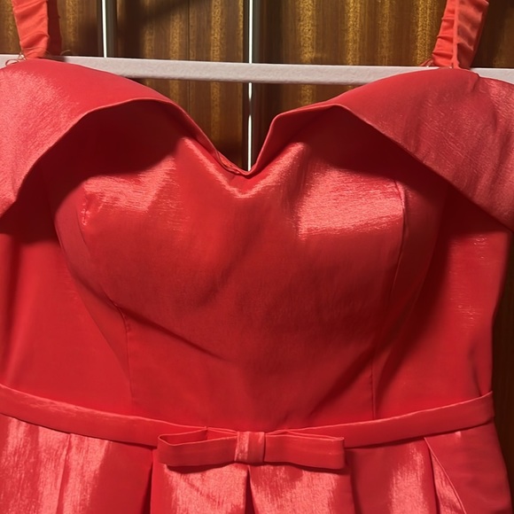 Beautiful Pink dress with bow and tail  BRAND NEW comes with tags!!! - Picture 6 of 7